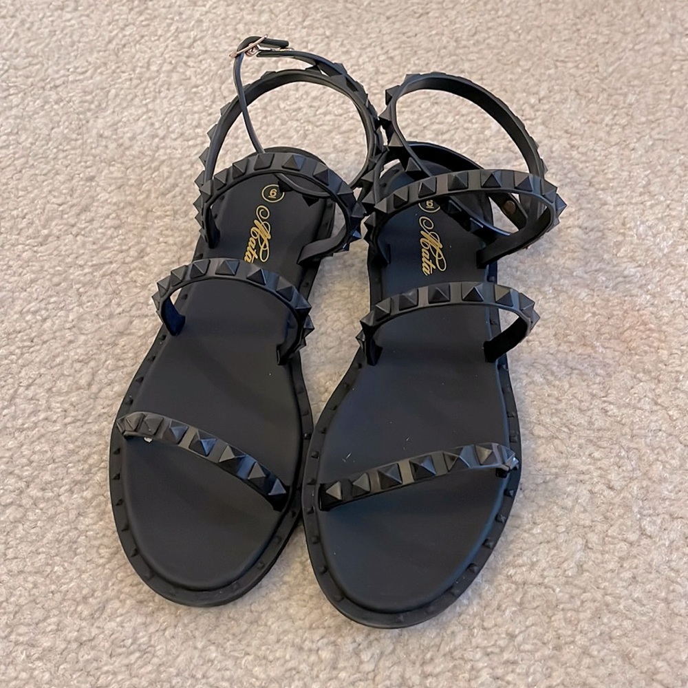 Black sandal